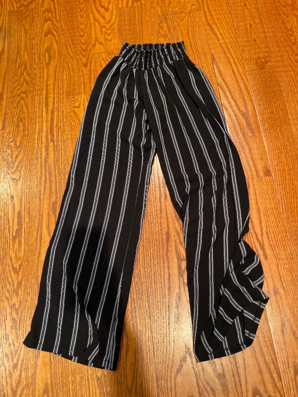 Ivy & Main flowy striped panfs